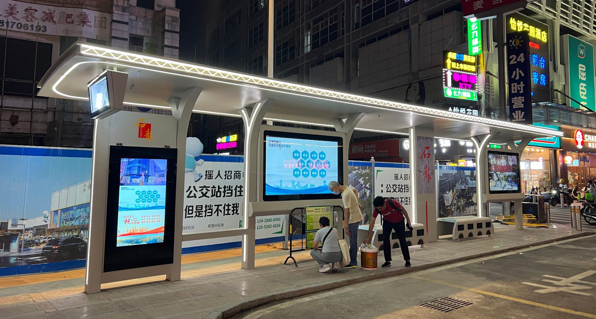 best digital bus shelter